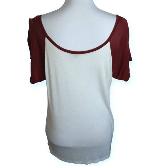 CHARLOTTE RUSSE MAROON & WHITE T-SHIRT SZ.M GUC. - Picture 3 of 6
